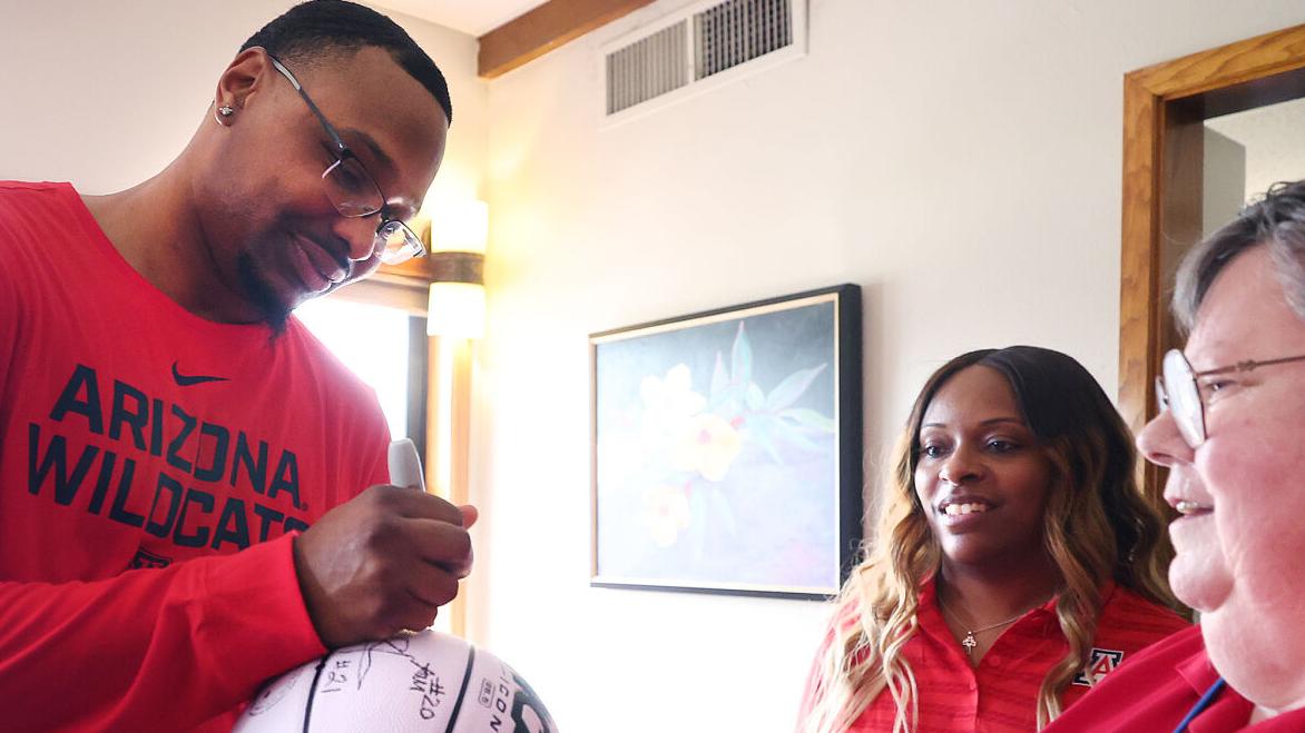 U of A coaching staff under Becky Burke features women’s basketball greats, familiar faces